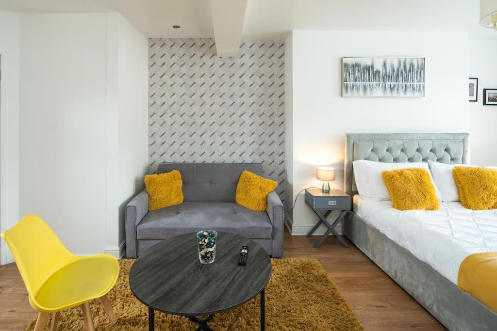 Spacious Studio For Up To 4! Sofa Bed London Exterior photo